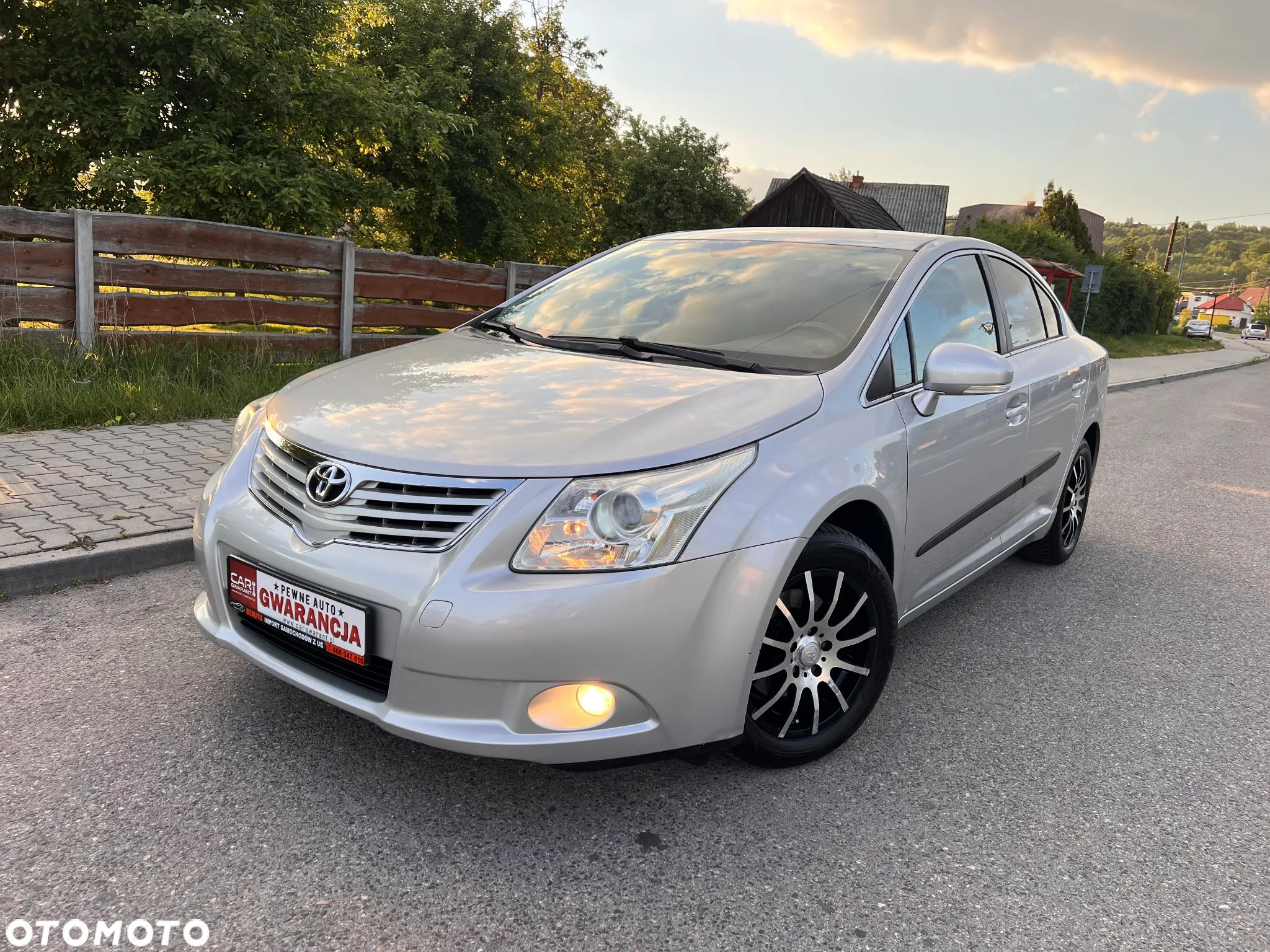 Toyota Avensis 1.8 Luna - 1