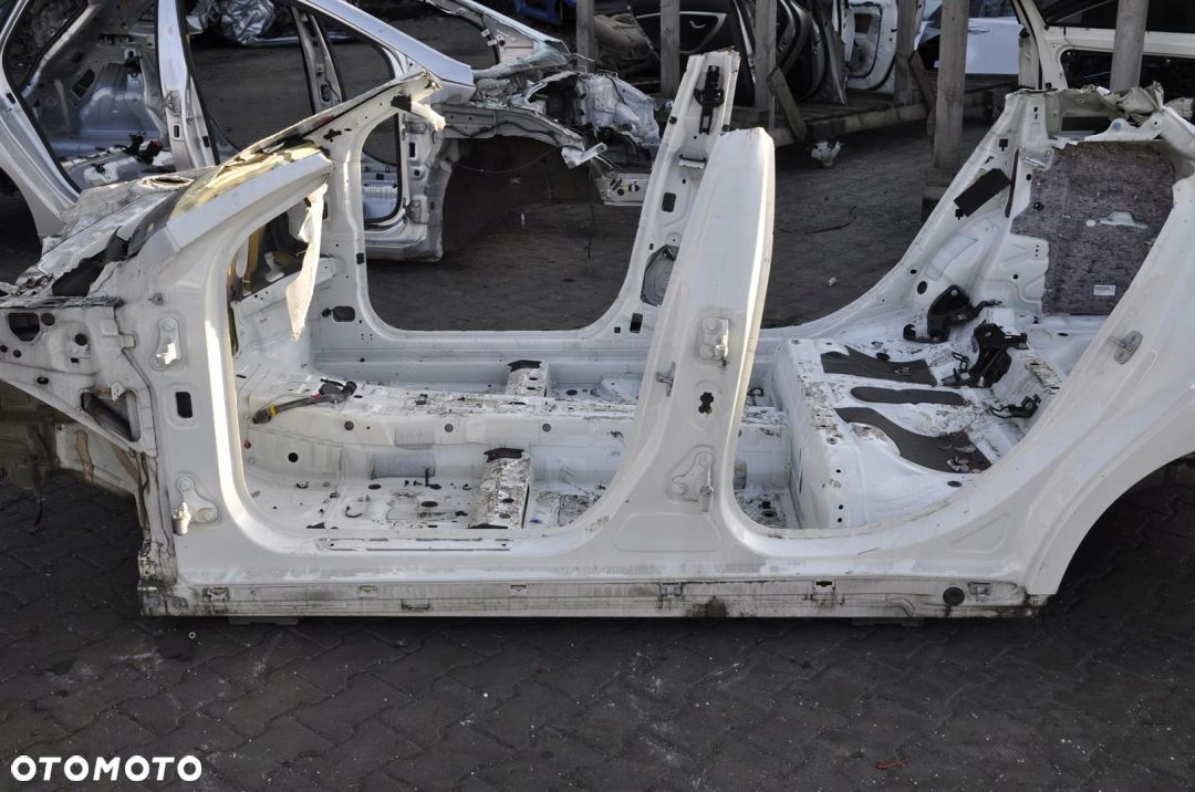 MERCEDES A W176 SŁUPEK B PRÓG LEWY KRÓTKI - 1