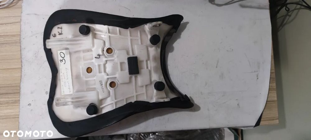 * SUZUKI GSX-R 600 750 K6 K1 siedzenie kierowcy nr 4 - 2