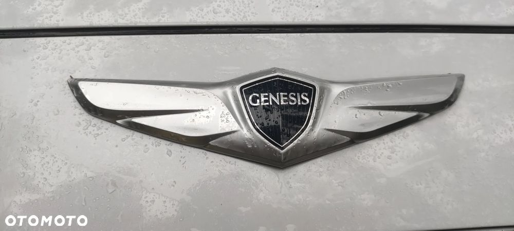 Hyundai Genesis 3.8 V6 GDI - 13