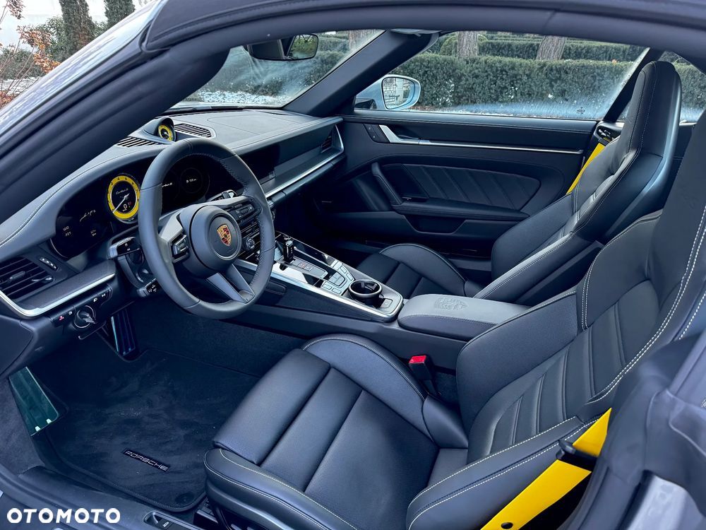 Porsche 911 Carrera Turbo S Cabrio - 3