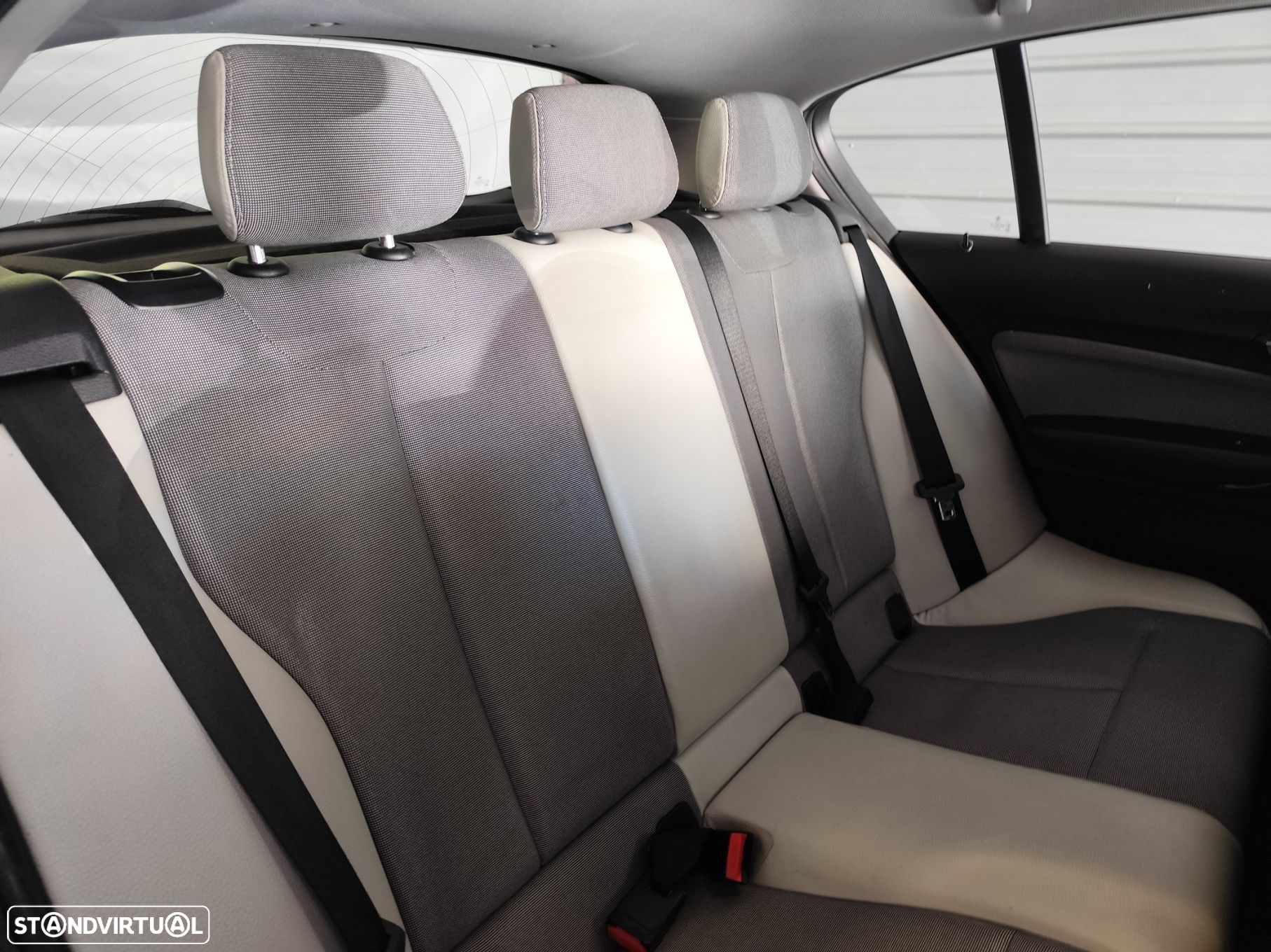BMW 116 d Line Urban - 35