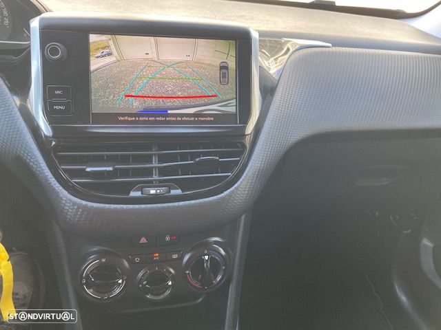 Peugeot 2008 1.2 PureTech Style - 8