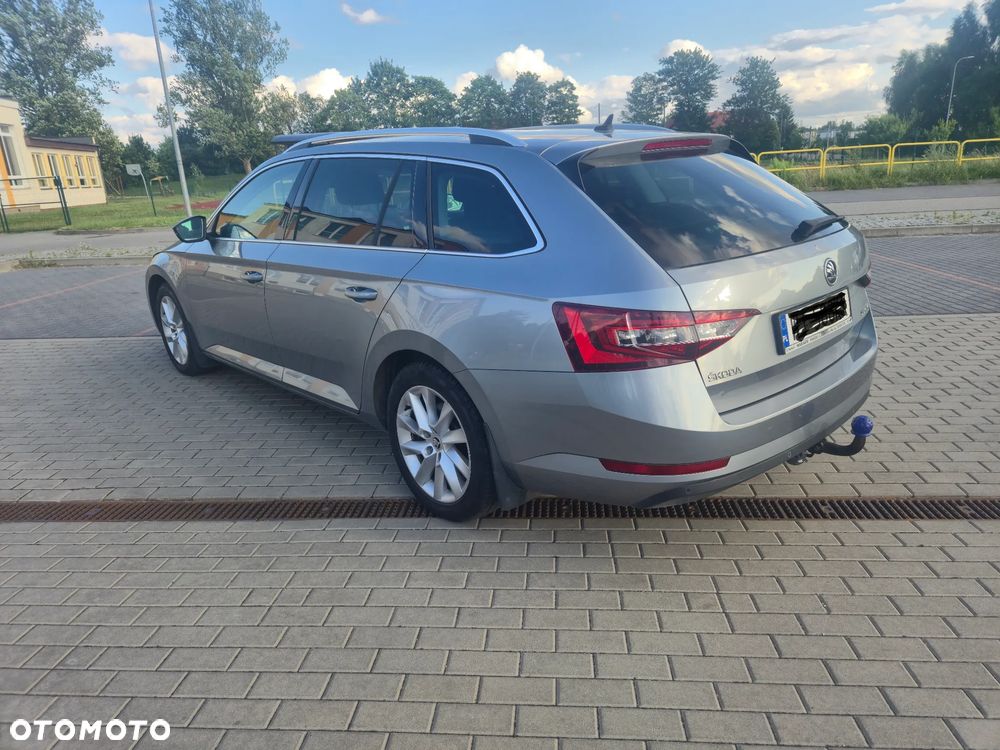 Skoda Superb 2.0 TDI Ambition - 4