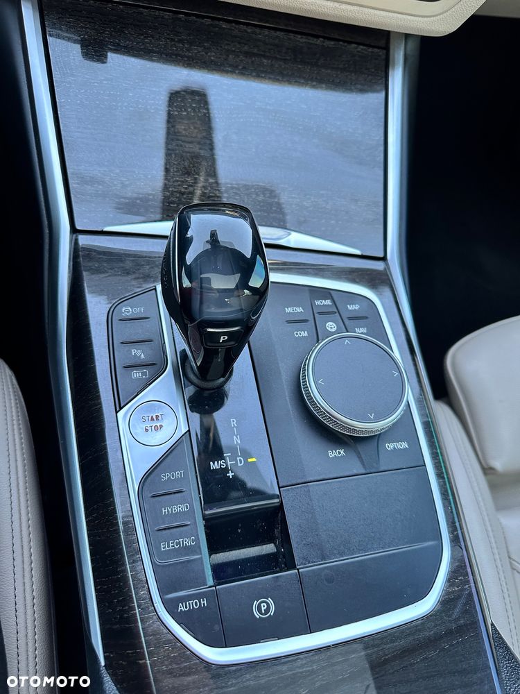 BMW Seria 3 330e M Sport - 16