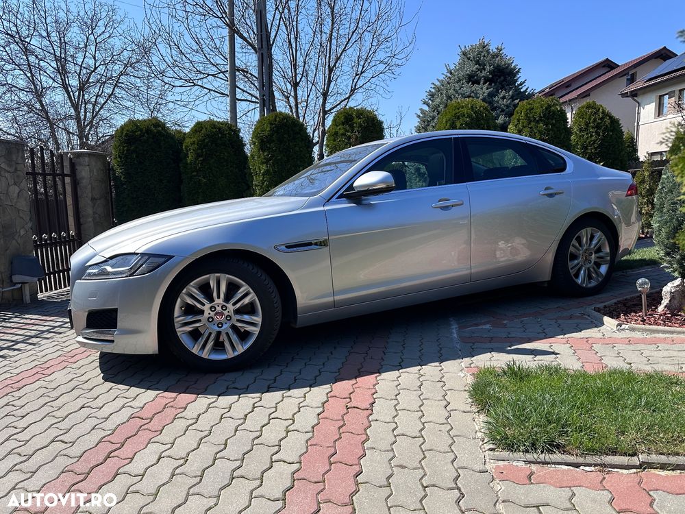 Jaguar XF 20d RWD Portfolio - 5