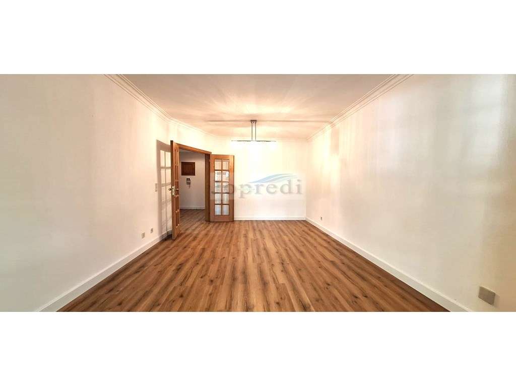 Apartamento T1 com garagem junto à praia de Santo Amaro de Oeiras - Grande imagem: 3/16