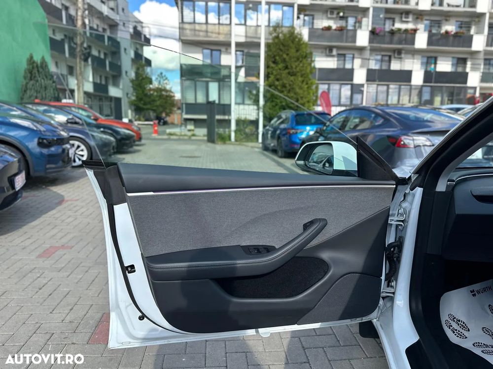 Tesla Model 3 Standard Reichweite Plus Hinterradantrieb - 34