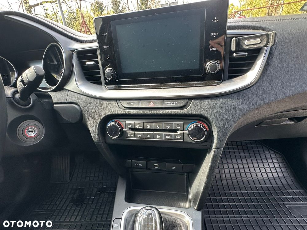 Kia Ceed 1.6 CRDi mHEV M - 18