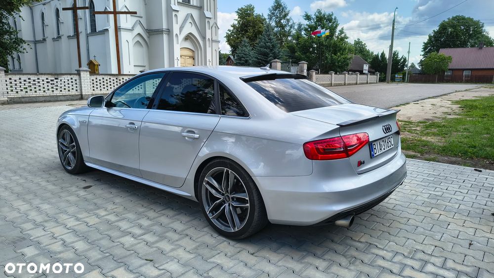 Audi A4 Limousine - 5