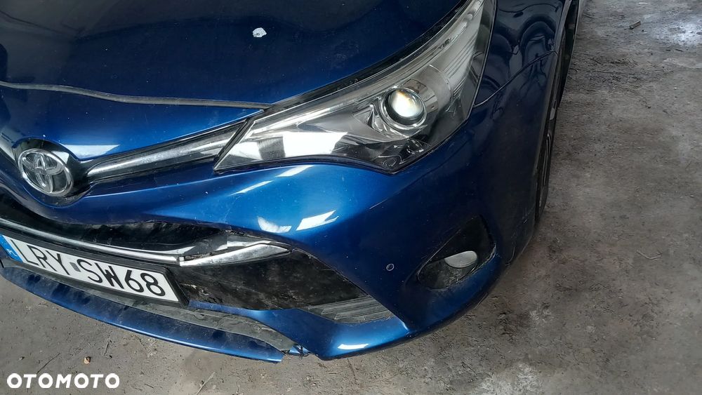 Toyota Avensis 2.0 D-4D Premium - 9