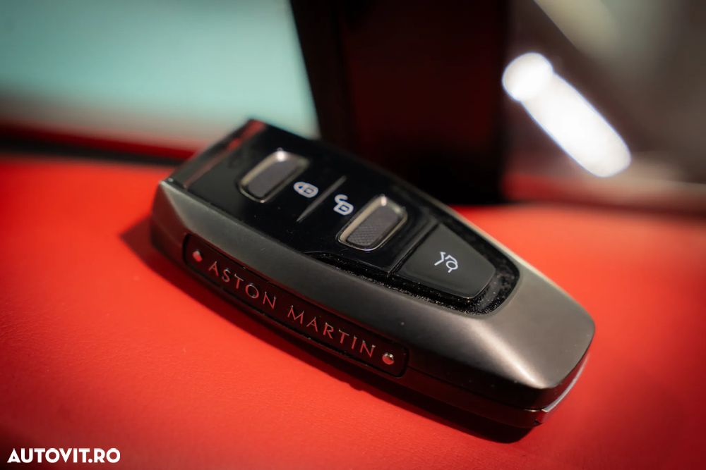 Aston Martin DBX - 7