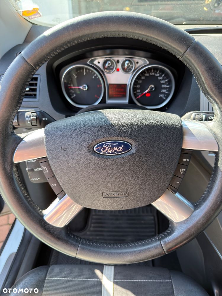 Ford Kuga - 11