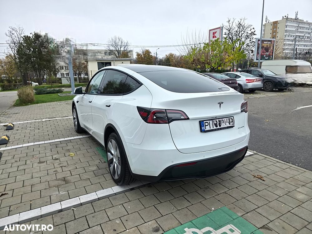 Tesla Model Y AWD Long Range - 9