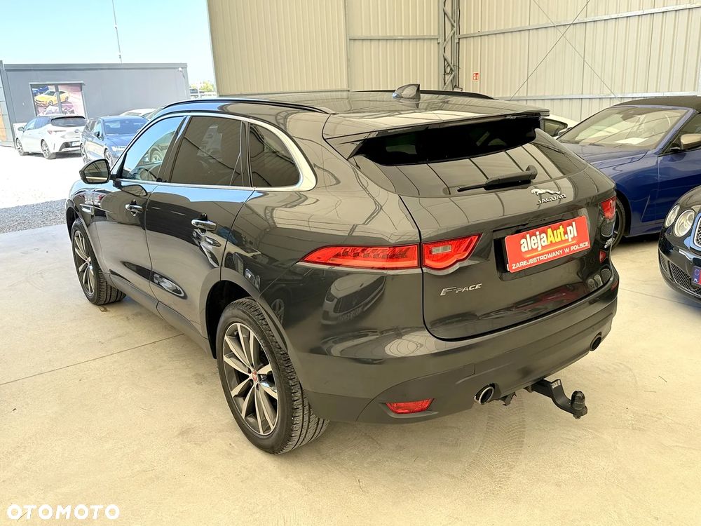 Jaguar F-Pace S AWD - 4