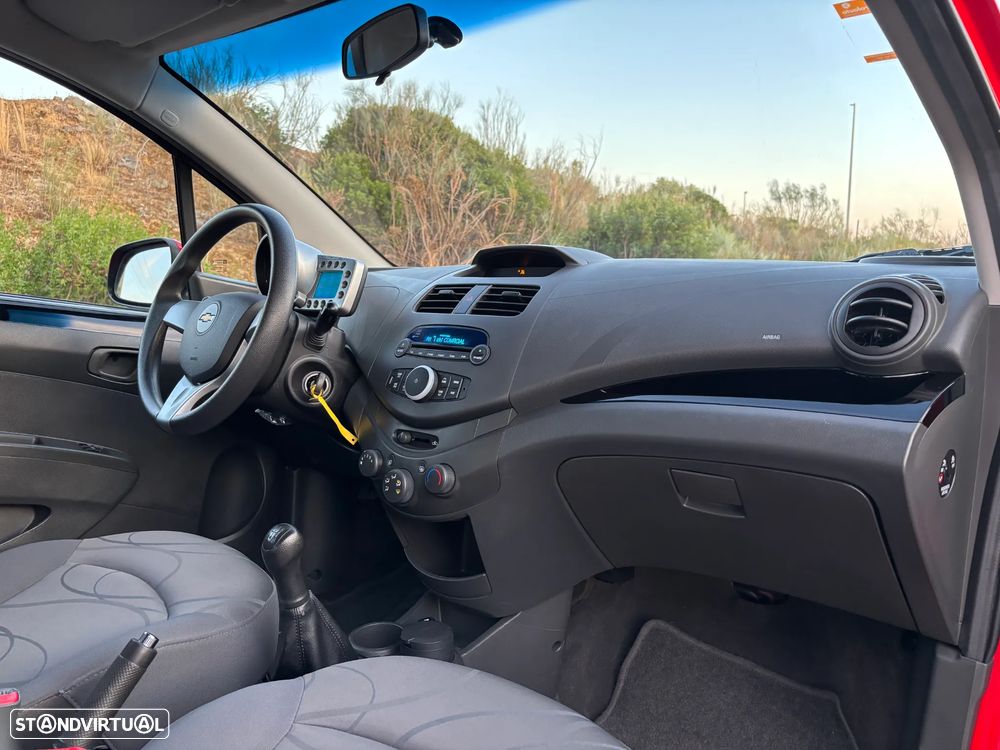 Chevrolet Spark 1.0 LT - 23
