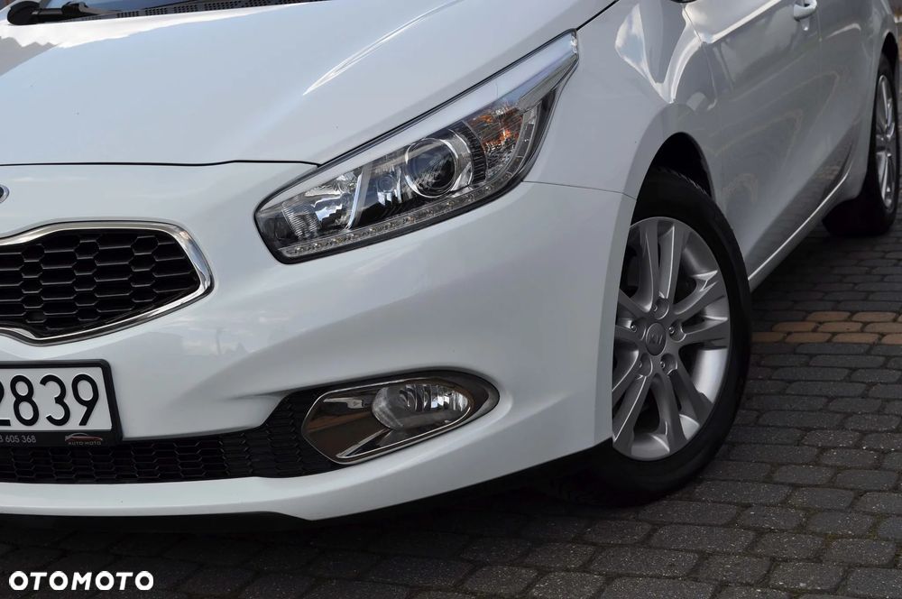 Kia Ceed 1.4 CVVT Dream Team Edition - 1