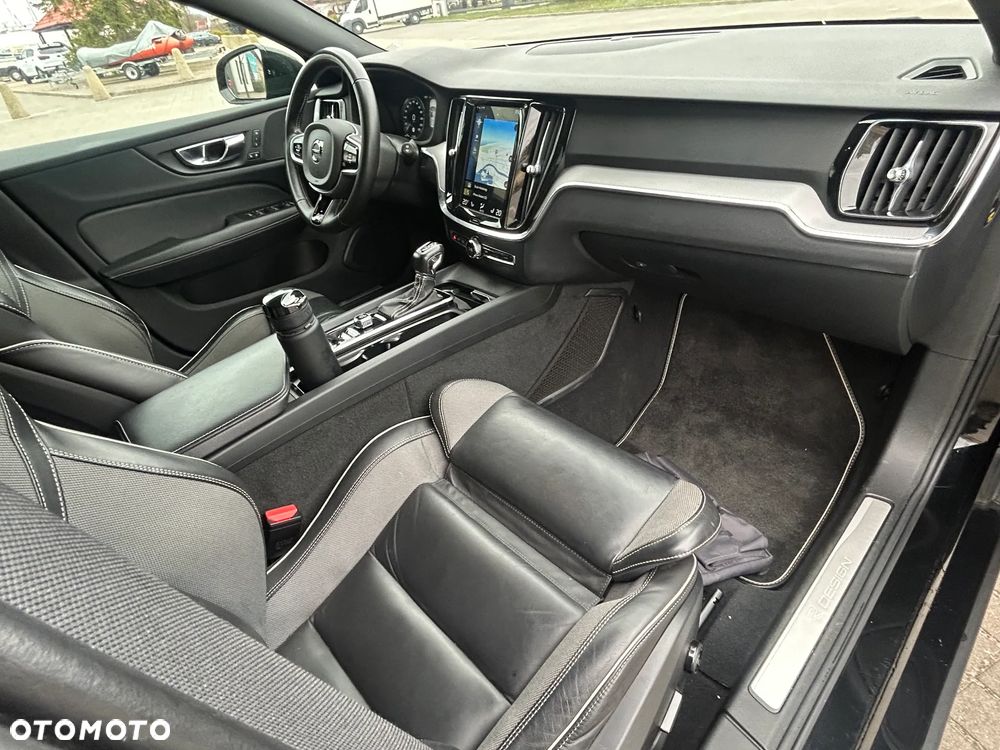 Volvo V60 B4 D R-Design - 22