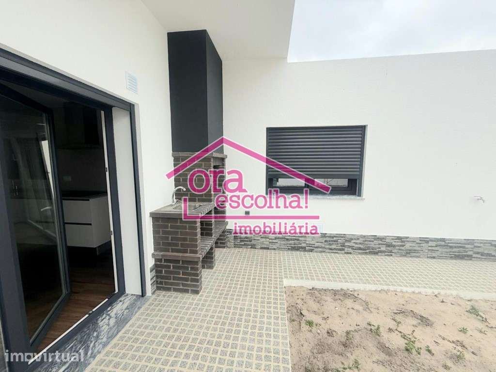 Moradia Isolada Térrea Nova de 4 Assoalhadas em Fernão Ferro com Ga... - Grande imagem: 4/19