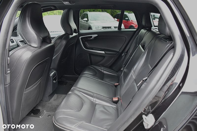 Volvo V60 D4 Geartronic R-Design - 19