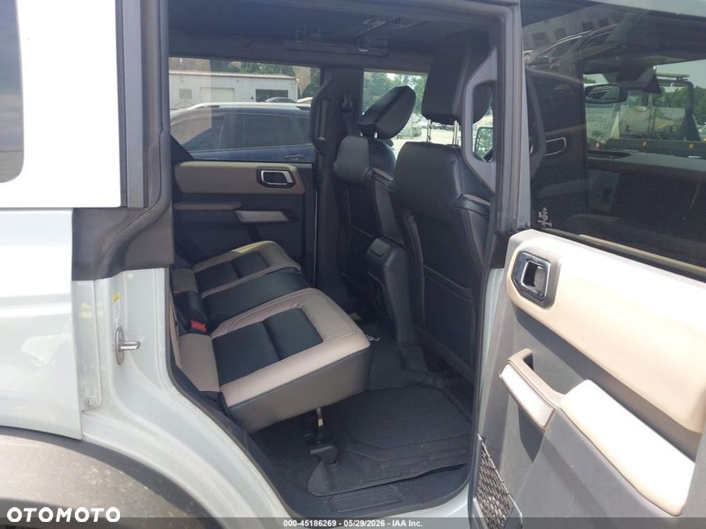 Ford Bronco - 10