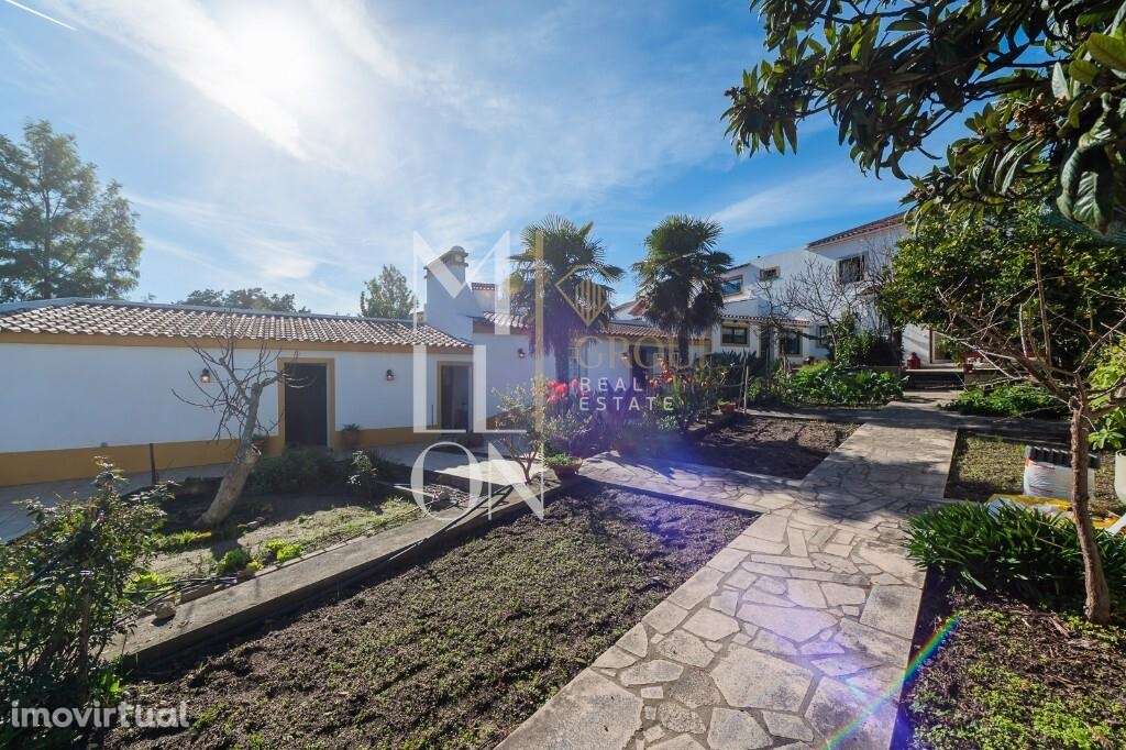 EXCLUSIVO | MORADIA T6 COM 432 m2, JARDIM, GARAGEM E ENERGIA SOLAR – A - Grande imagem: 2/49