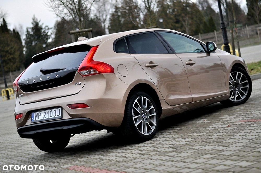 Volvo V40 D2 Momentum - 2