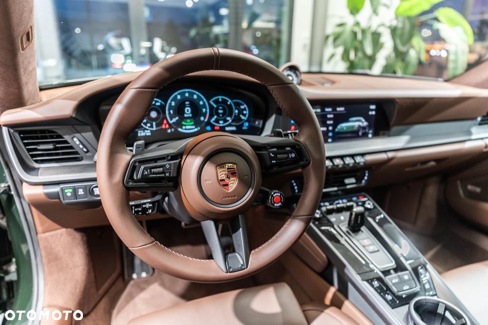 Porsche 911 Carrera T-Hybrid 4 GTS - 17