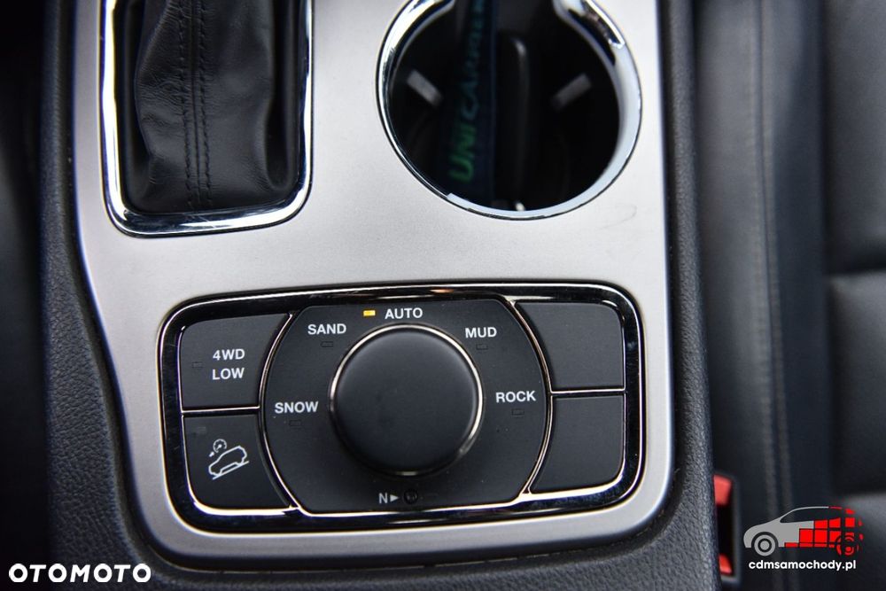Jeep Grand Cherokee - 30
