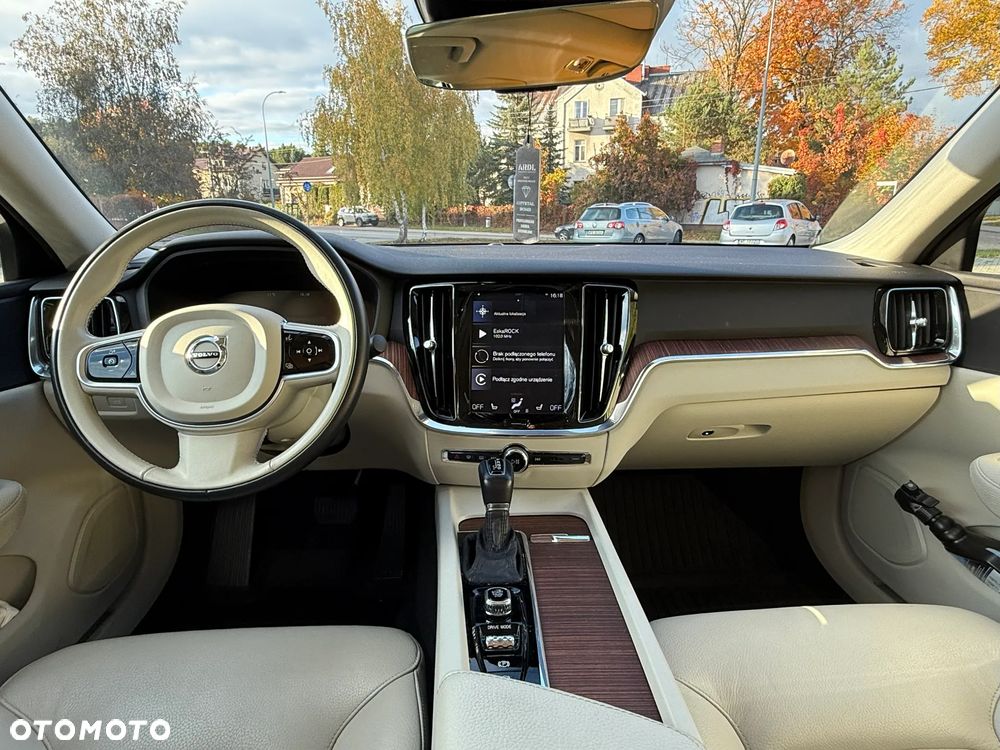 Volvo S60 T5 Momentum Pro - 10