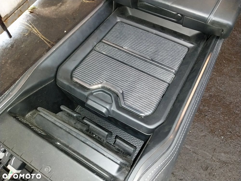 Dodge RAM 19- Podłokietnik LIMITED - 3