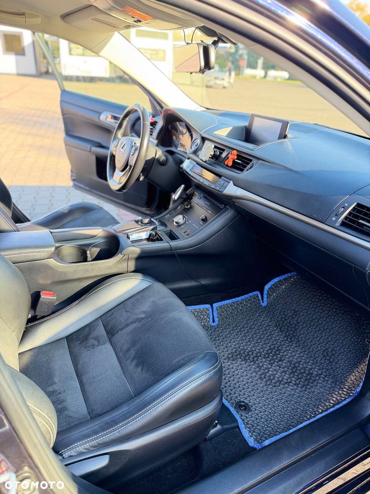 Lexus CT 200h F Sport Edition - 13
