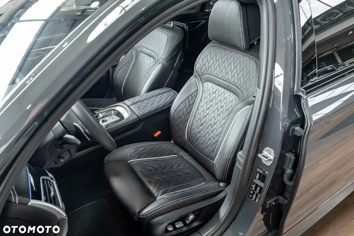 BMW Seria 7 750i xDrive sport - 25