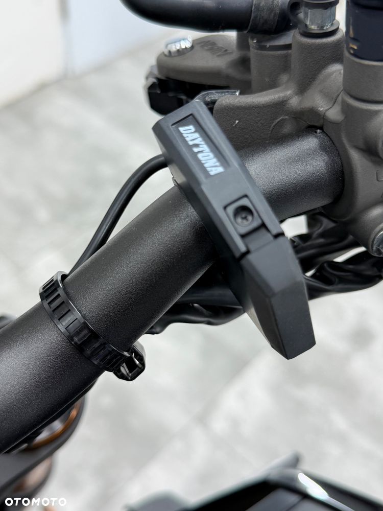Yamaha MT - 30