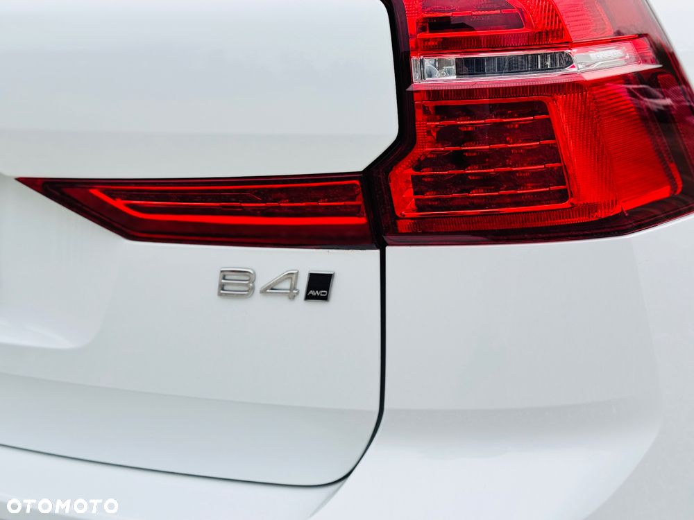 Volvo XC 60 B4 D AWD Geartronic Momentum Pro - 17