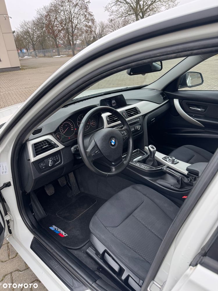 BMW Seria 3 318d DPF - 12