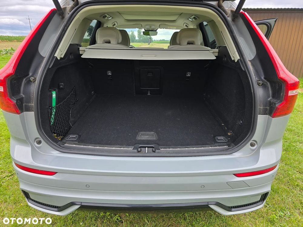 Volvo XC 60 B4 D AWD Plus Dark - 32