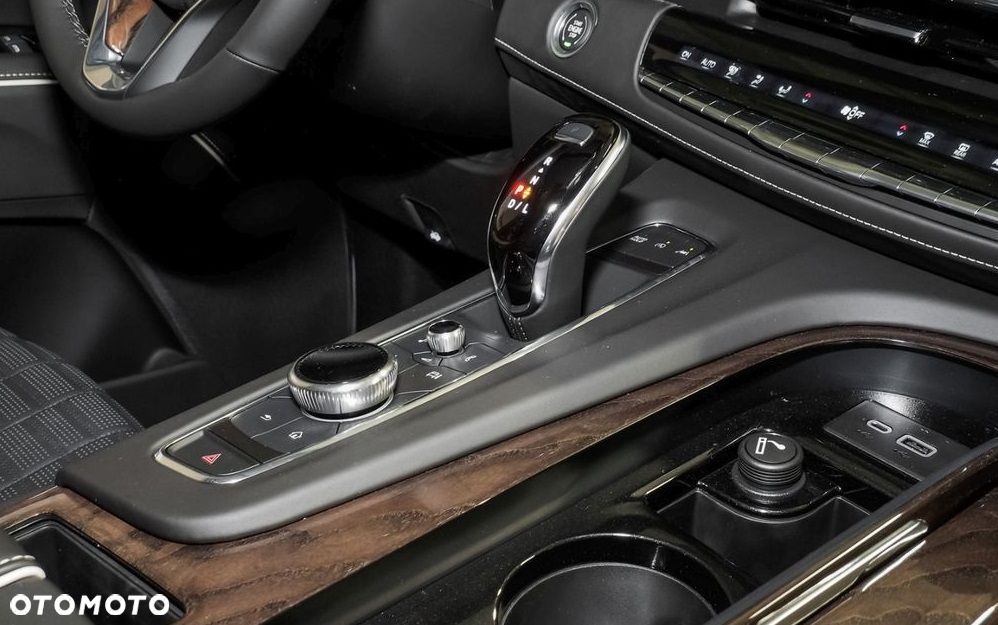 Cadillac Escalade 6.2 V8 AWD AT Platinum - 14