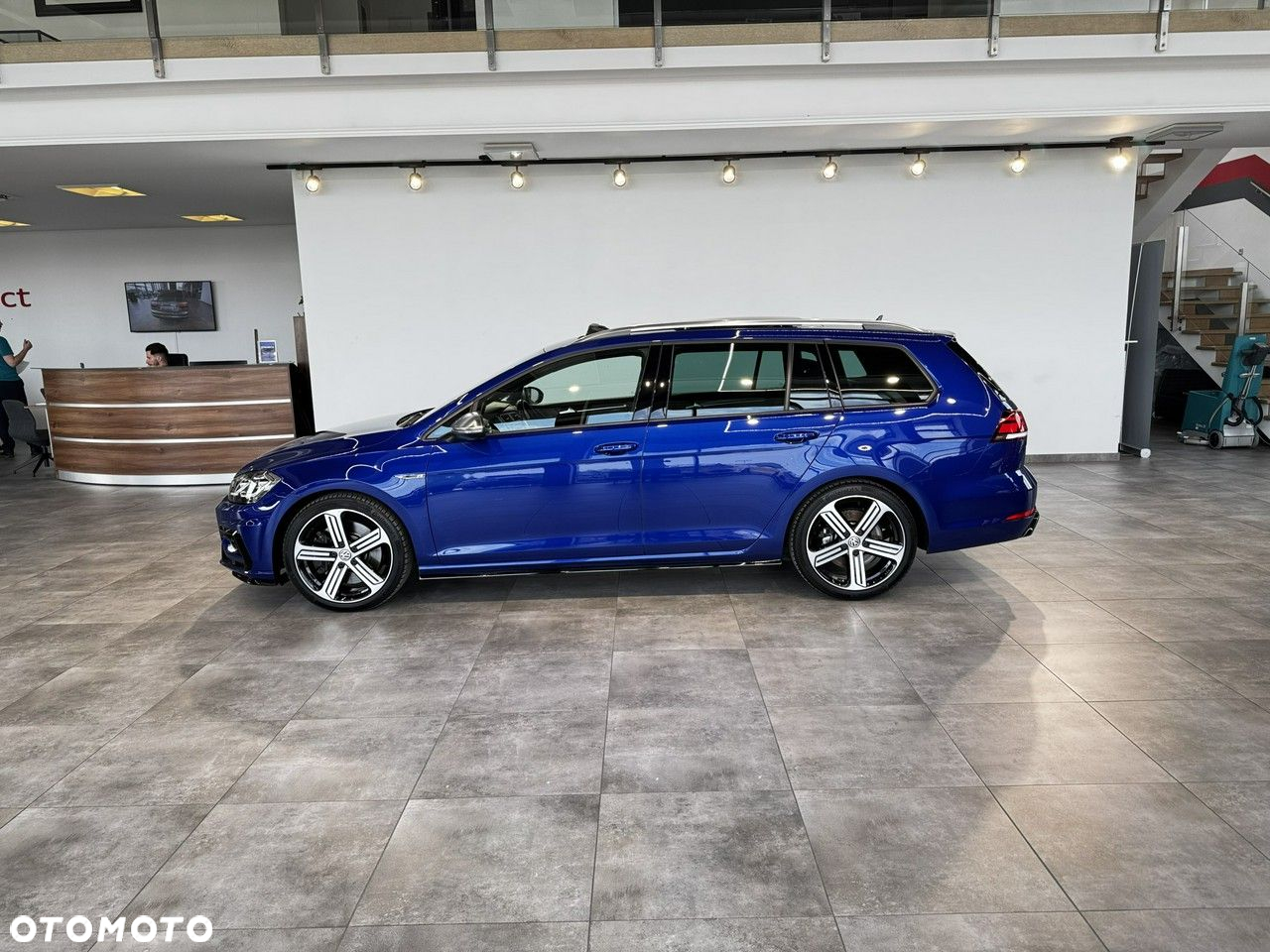 Volkswagen Golf - 6