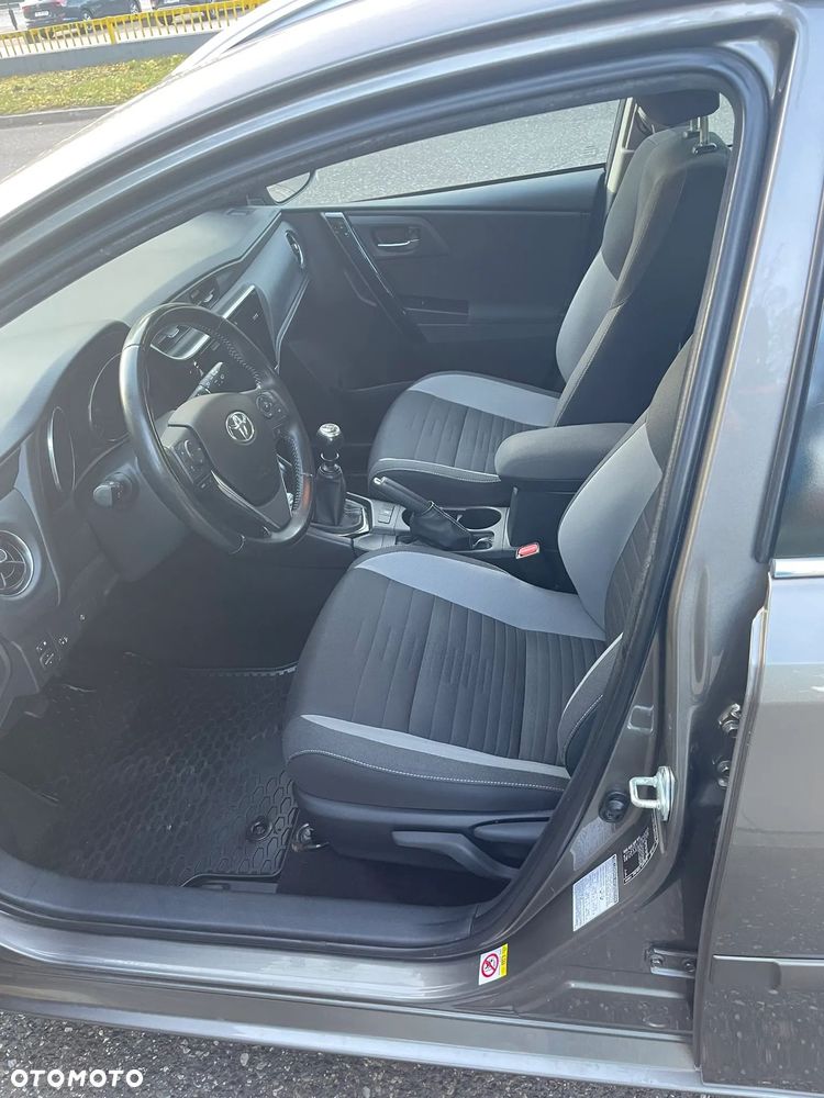 Toyota Auris - 14