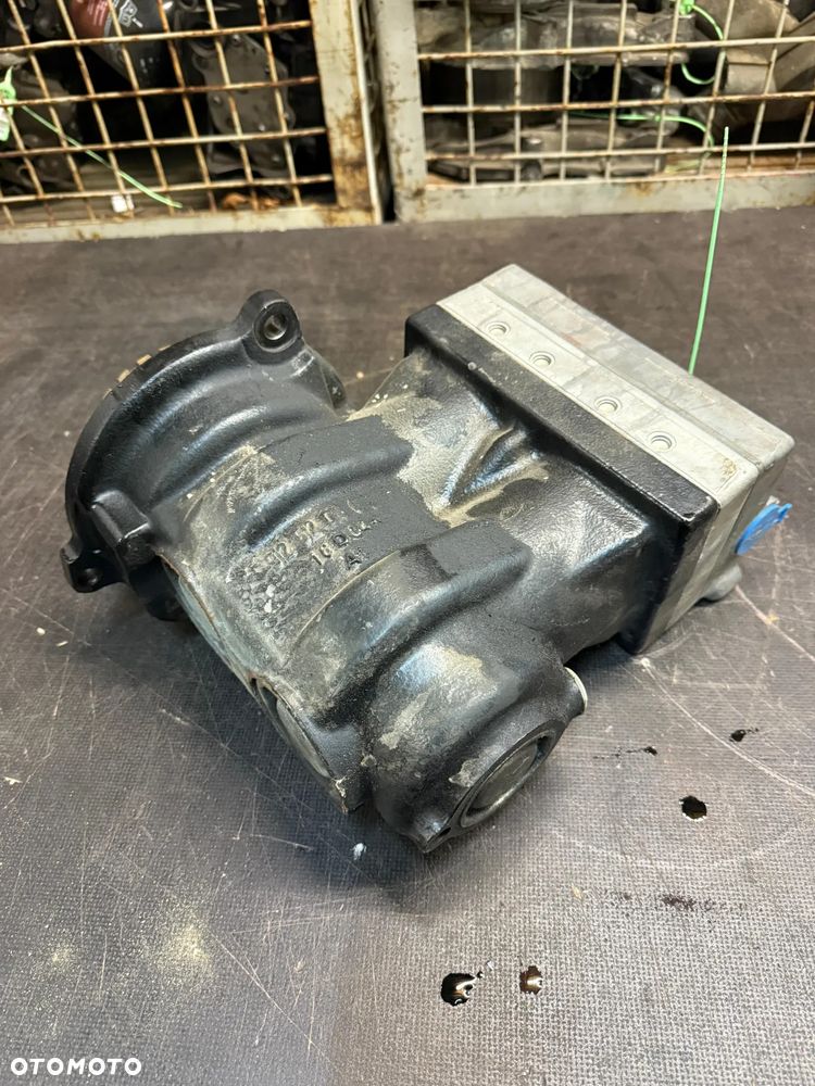 Sprężarka powietrza Renault 9125140130 912514013R - 3