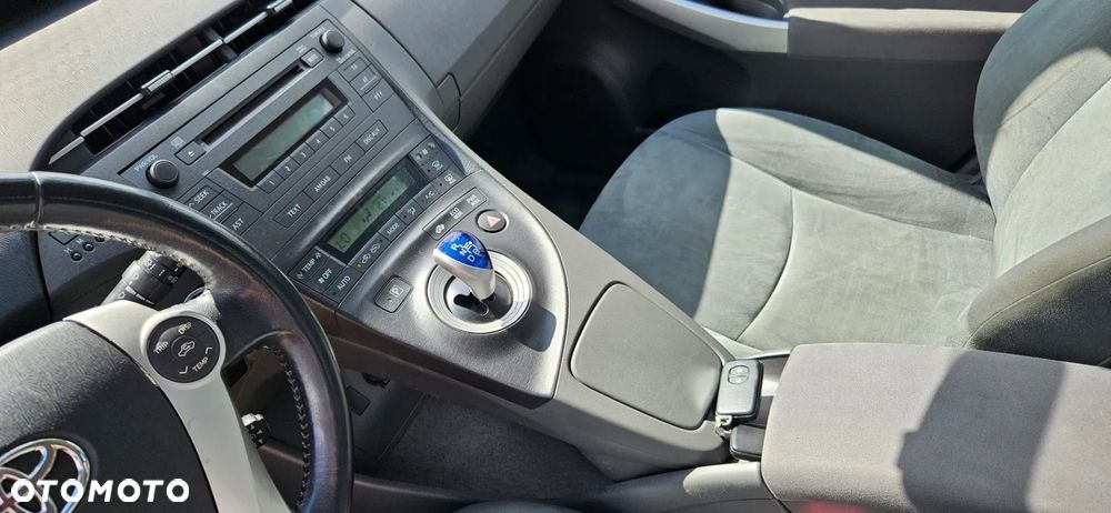 Toyota Prius (Hybrid) - 30