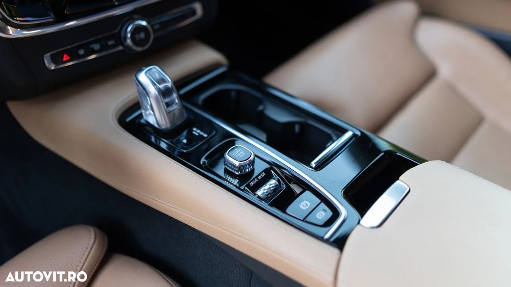 Volvo S90 T8 Twin Engine AWD Geartronic Inscription - 28