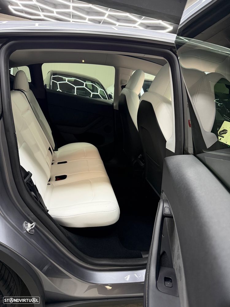 Tesla Model Y Long Range Dual Motor AWD - 7