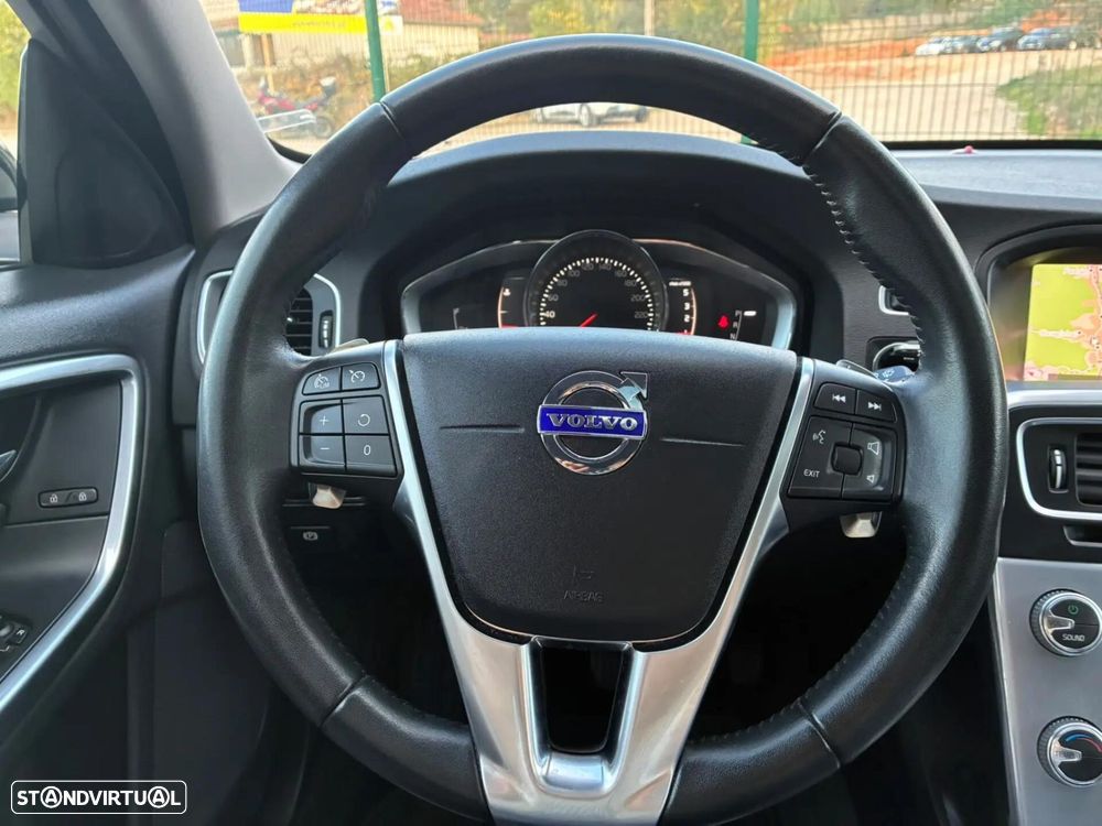 Volvo V60 Cross Country 2.0 D3 Summum Geartronic - 16