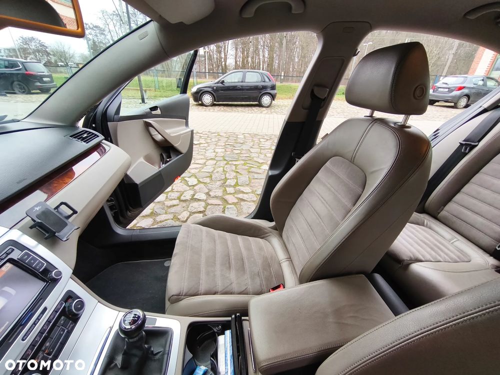 Volkswagen Passat 2.0 TDI DPF Highline - 18