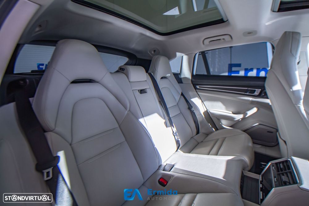 Porsche Panamera Sport Turismo - 22