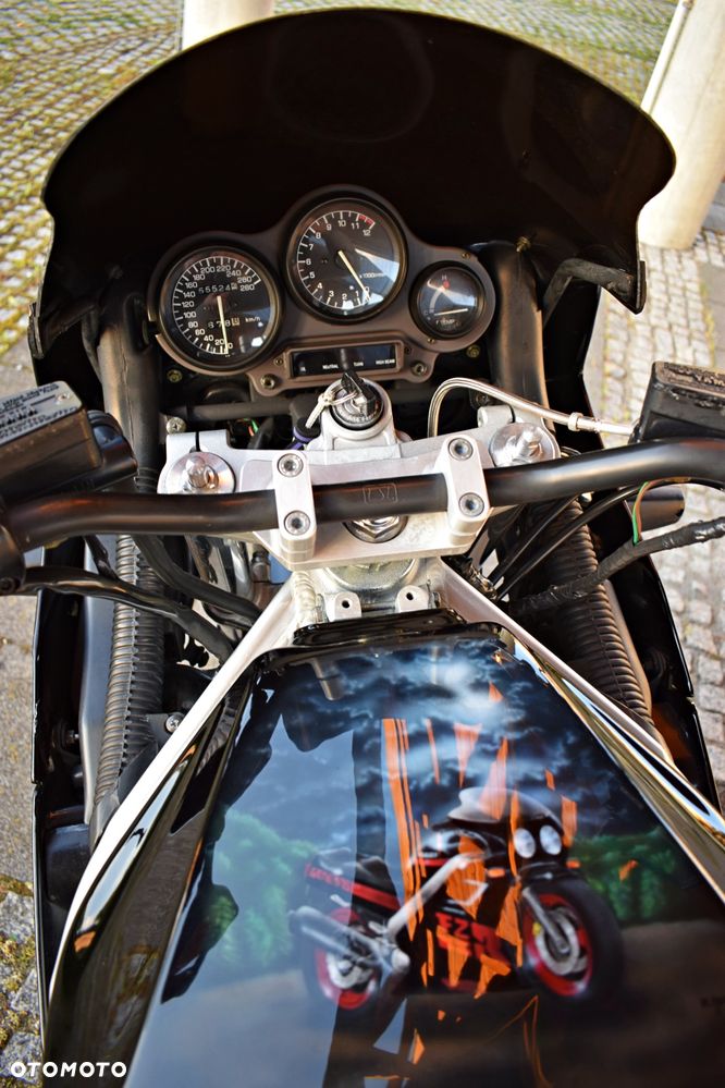 Yamaha FZR - 8