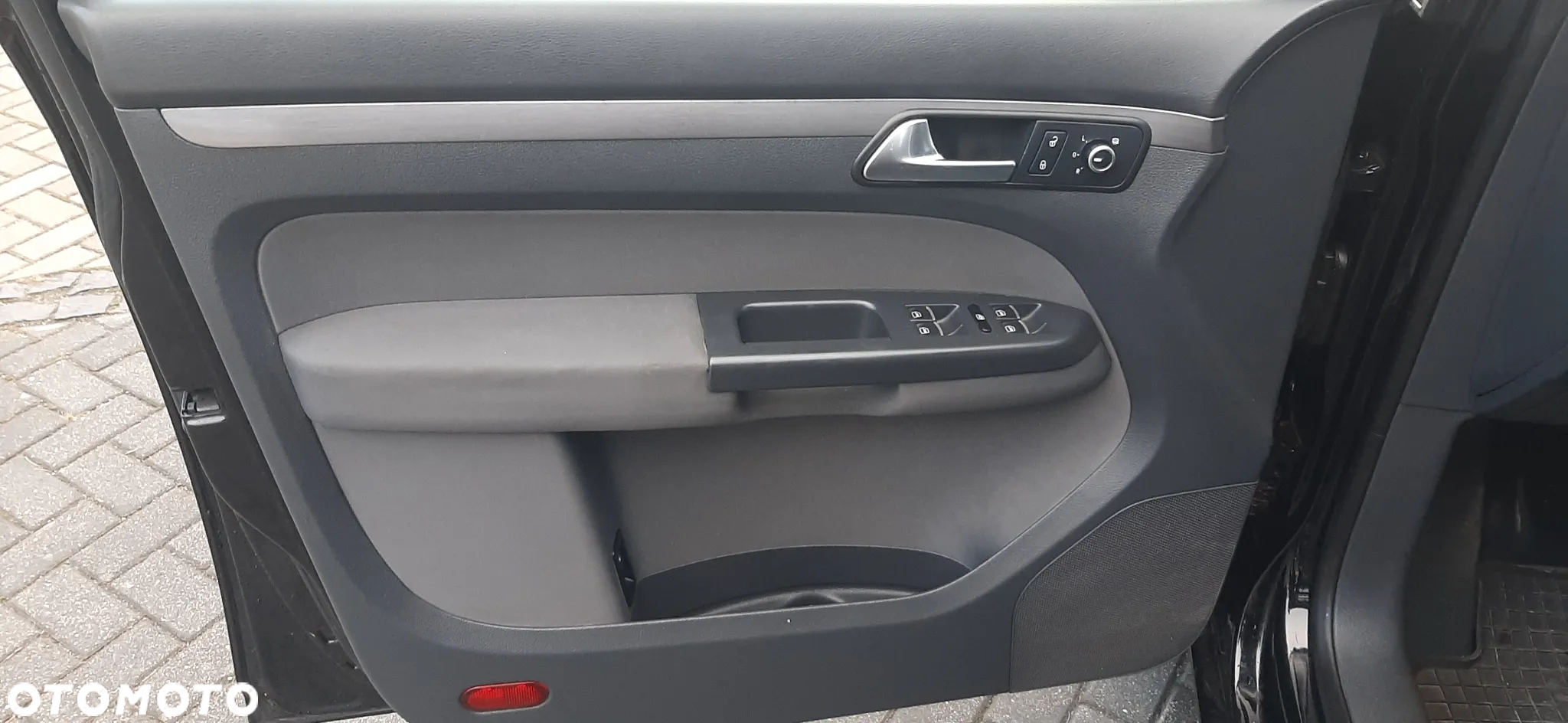Volkswagen Touran 1.6 TDI DPF BlueMot Comfortline - 20