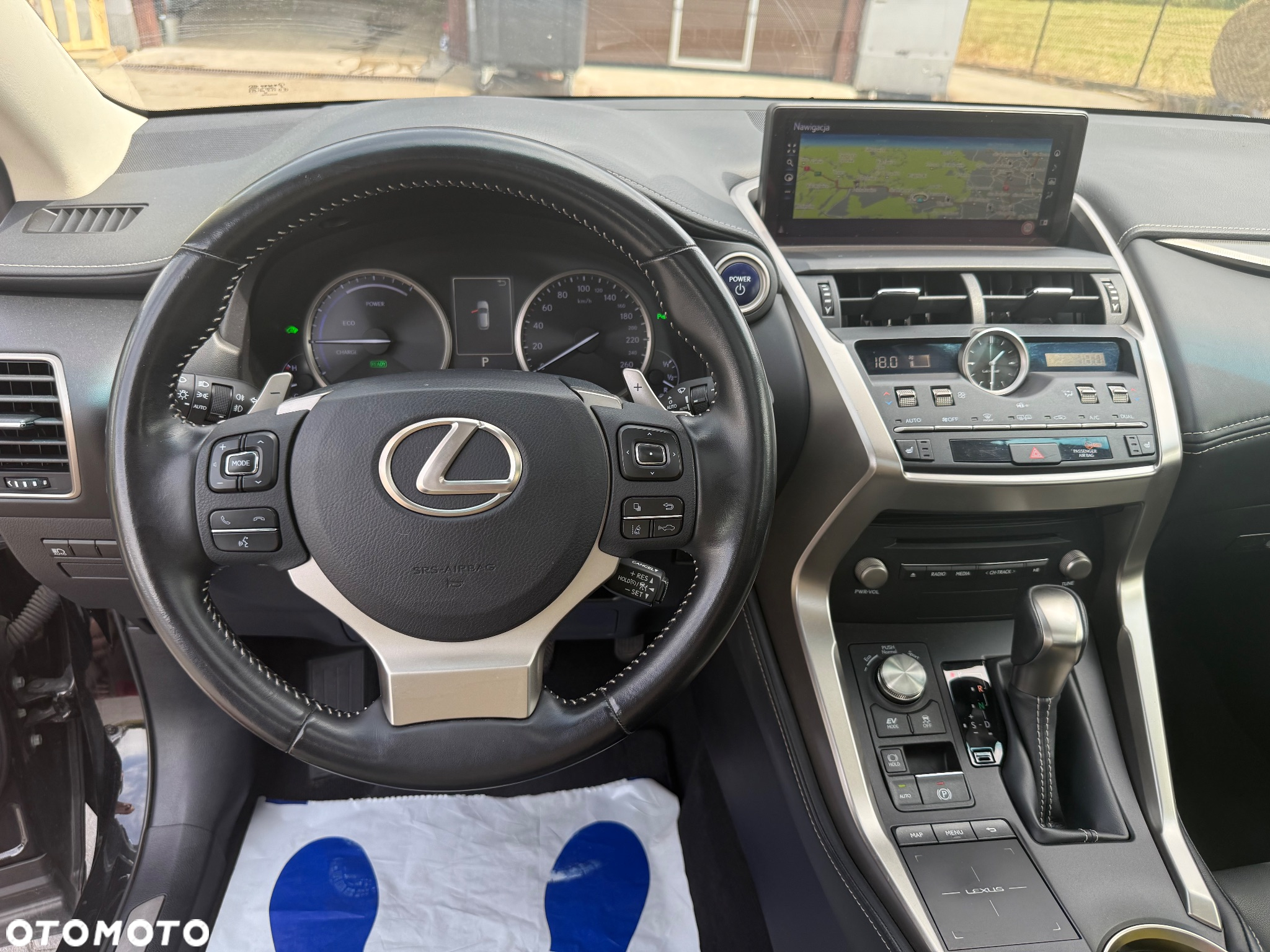Lexus NX 300h Style Edition - 25